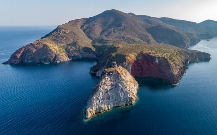 Capraia: la perla del Tirreno